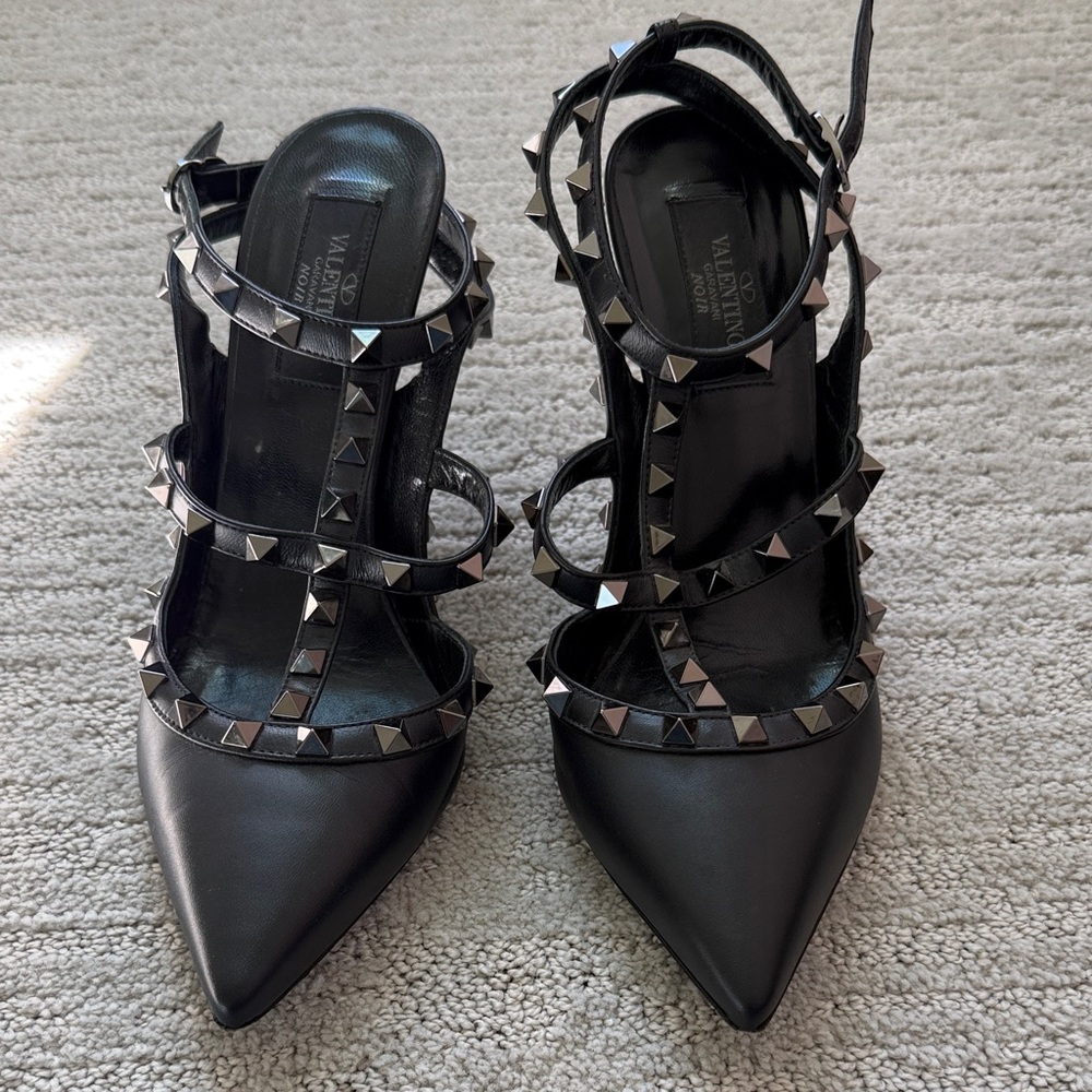 Valentino Garavani Black Studded Cage Heels

includes extra heel tip & studs